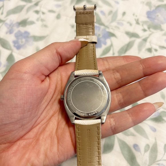 Michael Kors White Women's Watch - Picture 4 of 4